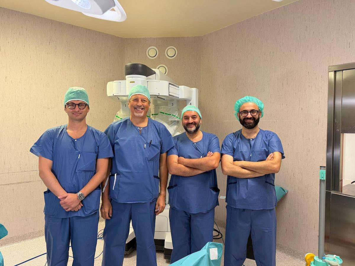 Urologia, al San Salvatore intervento combinato con chirurgia robotica